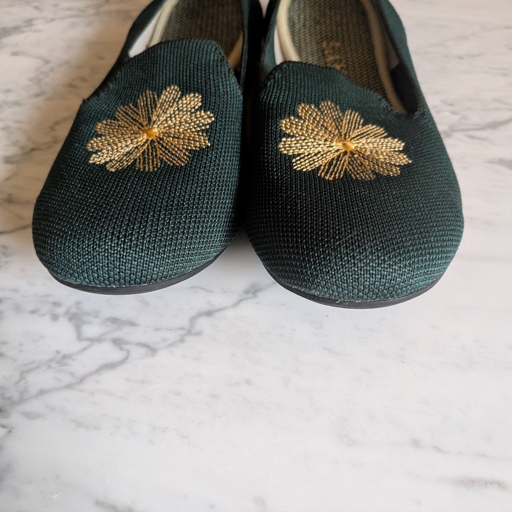 Rothy's Retired Evergreen Starburst Embroidered Loafer Flower Flats - Picture 4 of 6